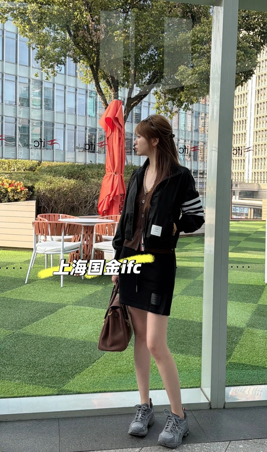 톰브라운 4 바 스트라이프 경량 나일론 여성 자켓 상세 이미지 4
