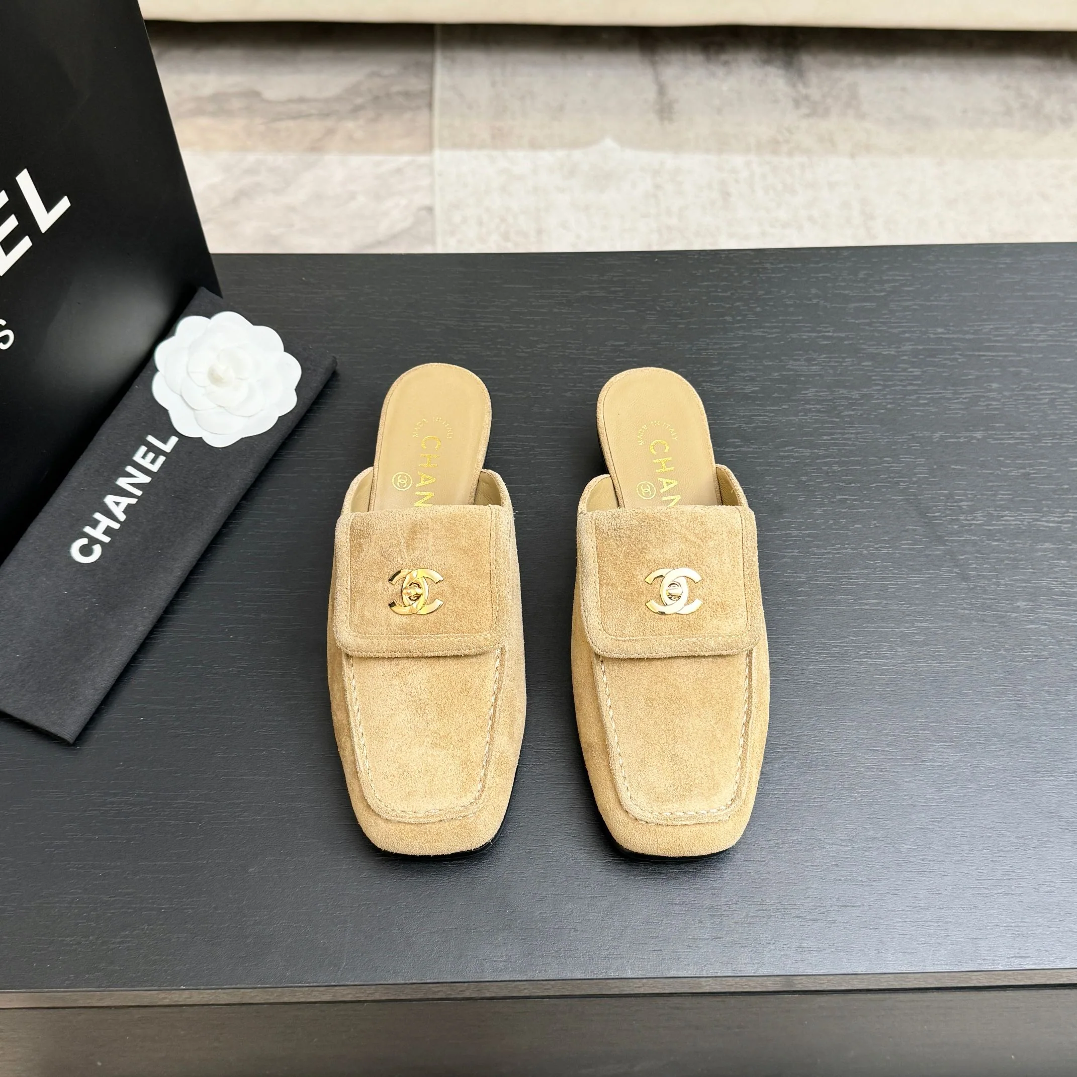 샤넬 26 C 더블 C 버클 스퀘어 토 슬리퍼 상세 이미지 1