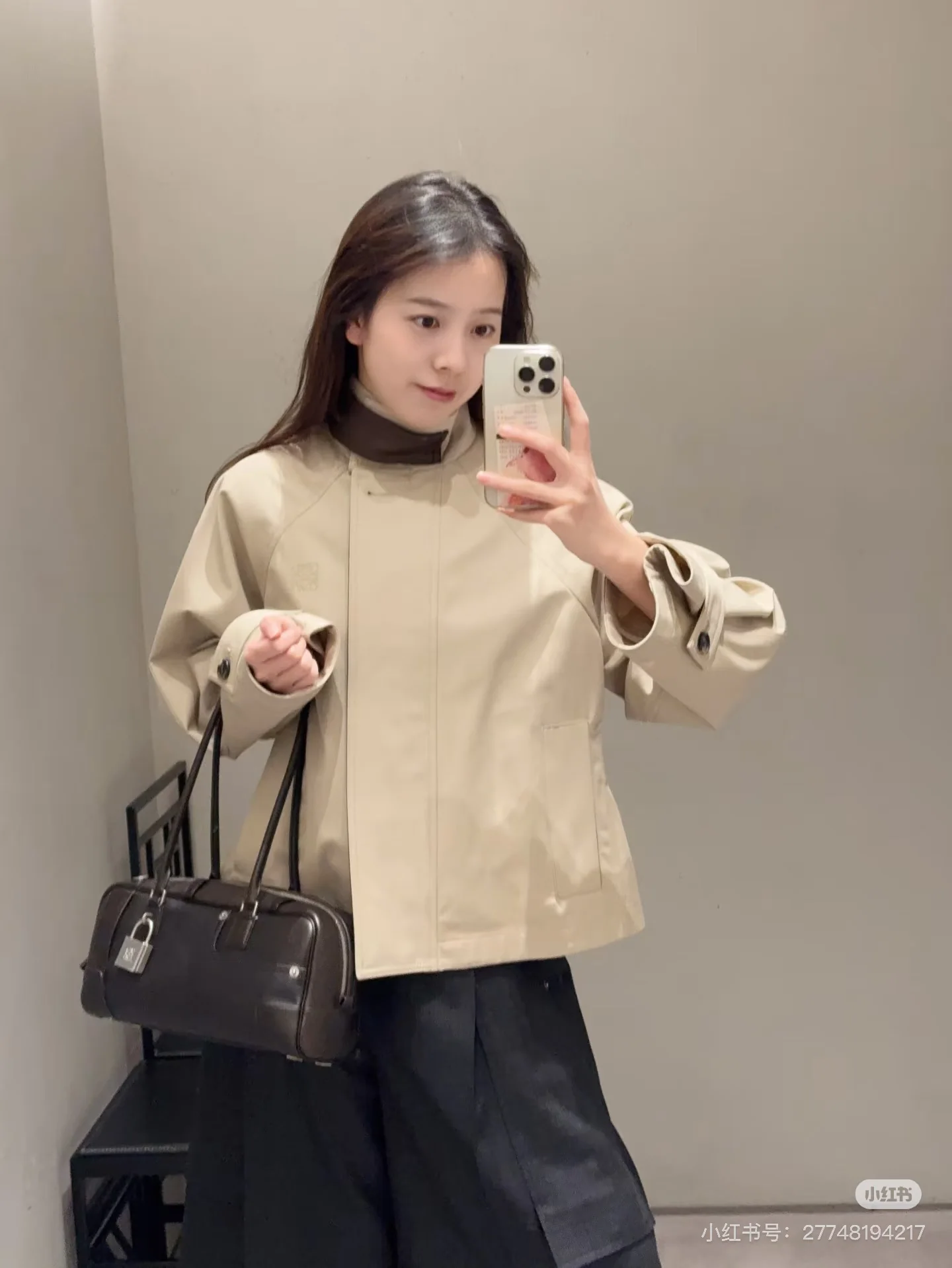 로에베 카키 블록 가죽 벨트 여성 자켓 상세 이미지 1