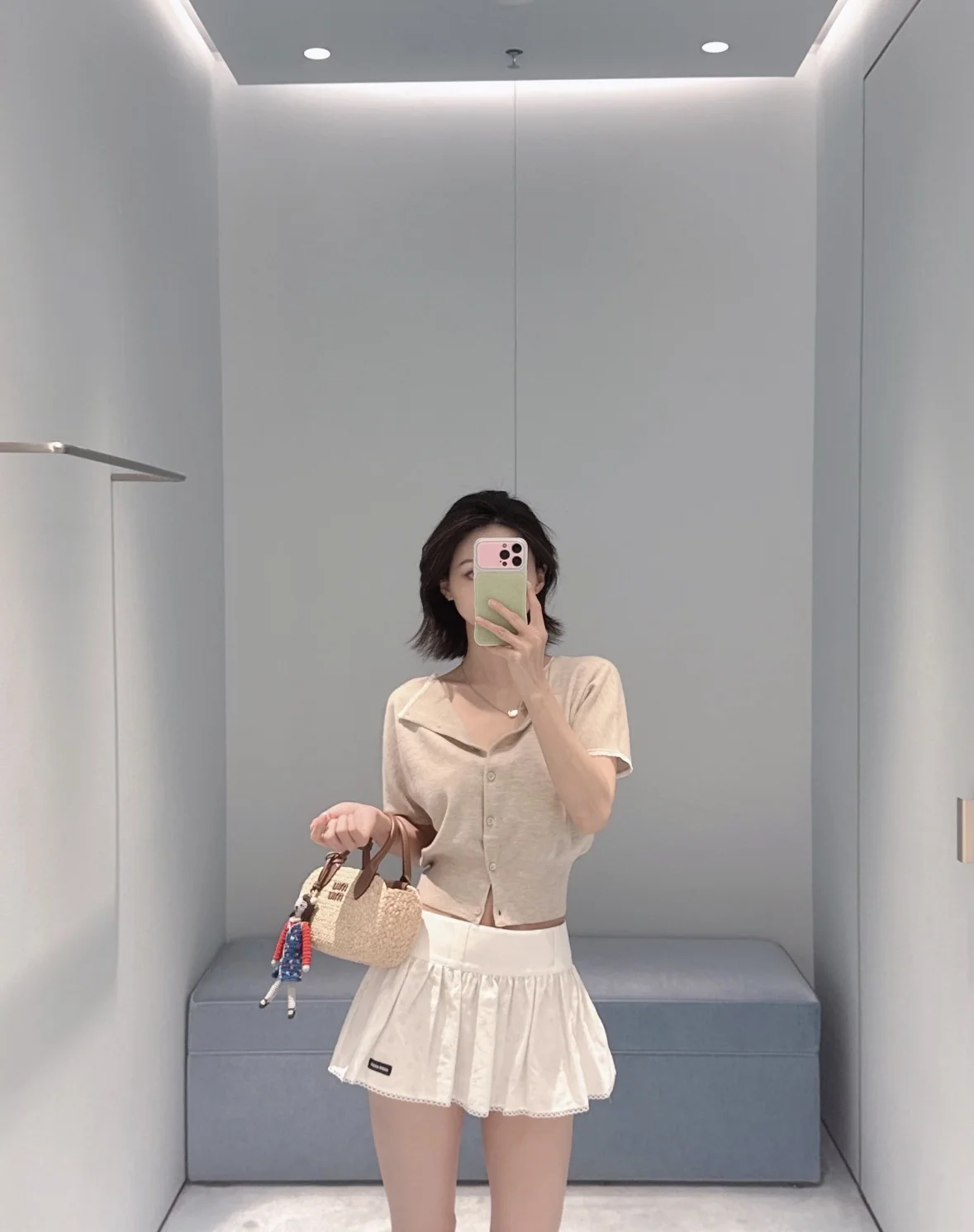 미우미우 화이트 자수 플리츠 미니스커트 상세 이미지 4