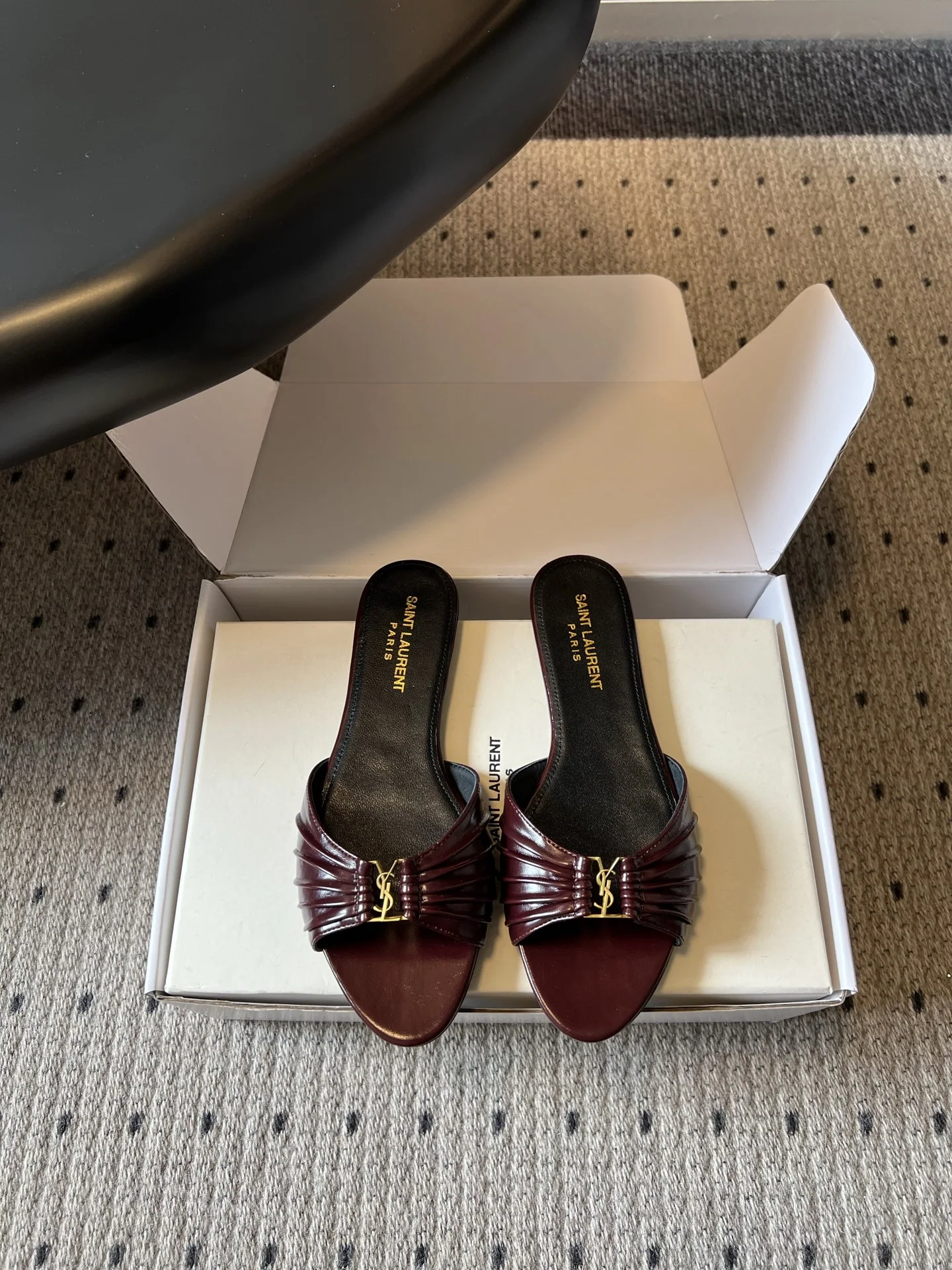 생로랑 플리츠 YSL 버클 플랫 샌들 상세 이미지 1