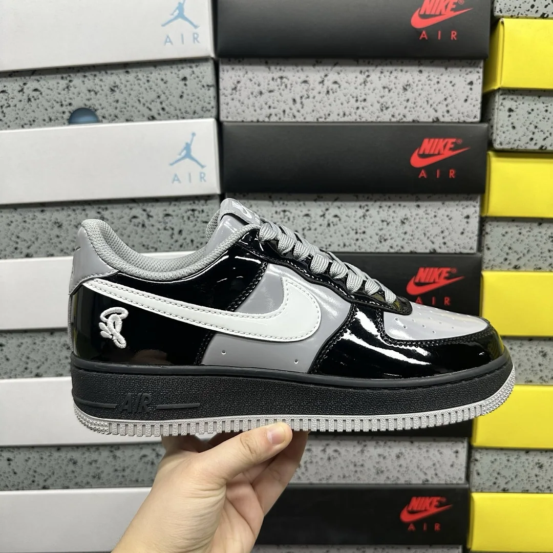 나이키 [XY/PB] 에어 포스 1 로우 IO9974-010 201822 Nike Air Force 1 Low Syna Central Cee 상세 이미지 2