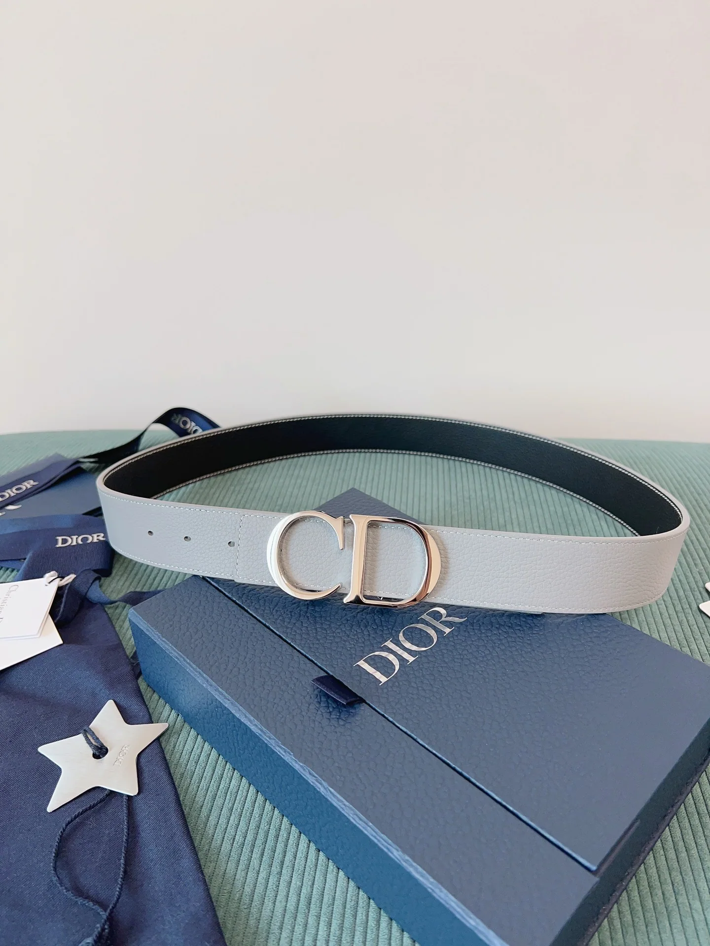 디올 블랙 그레이 천연 가죽 벨트 상세 이미지 1