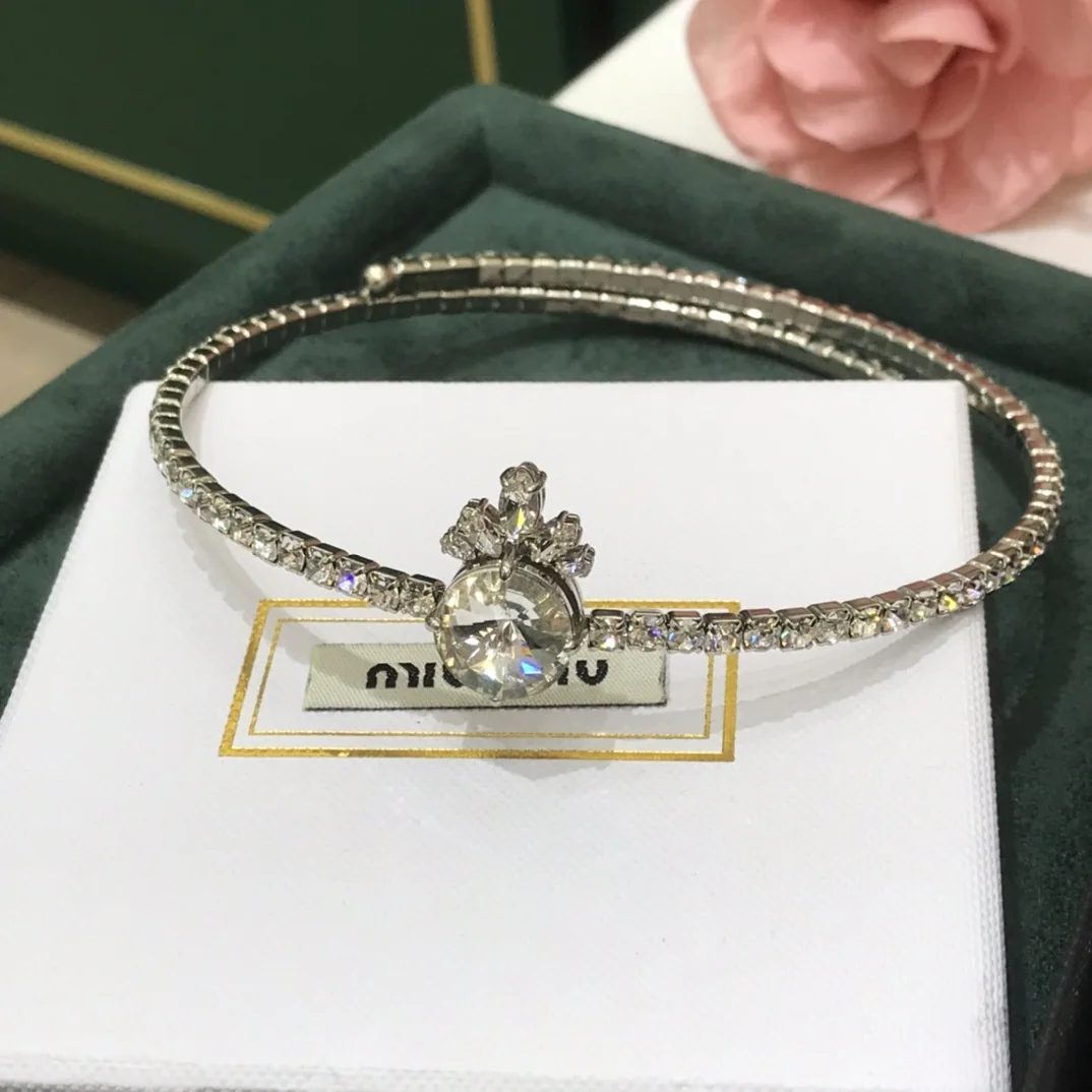미우미우 다이아몬드 장식 목걸이 상세 이미지 3