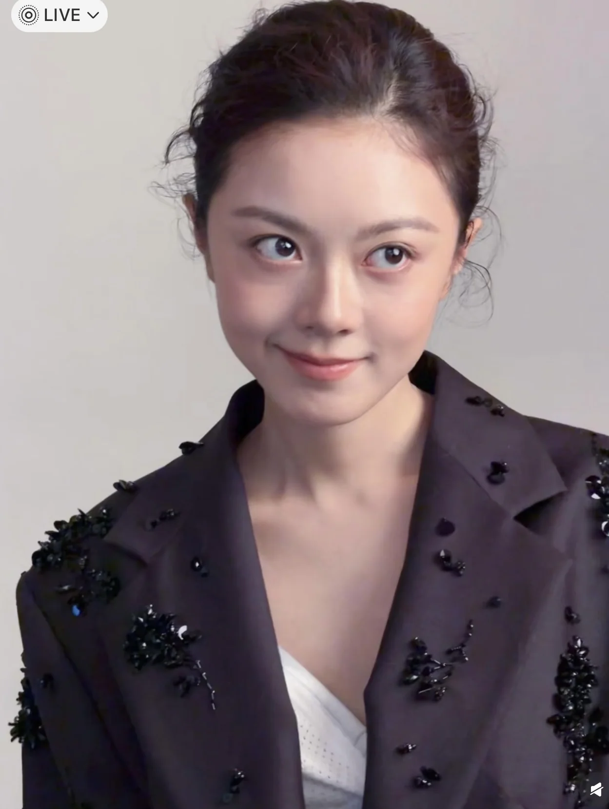 미우미우 핸드메이드 비즈 장식 여성 자켓 상세 이미지 2
