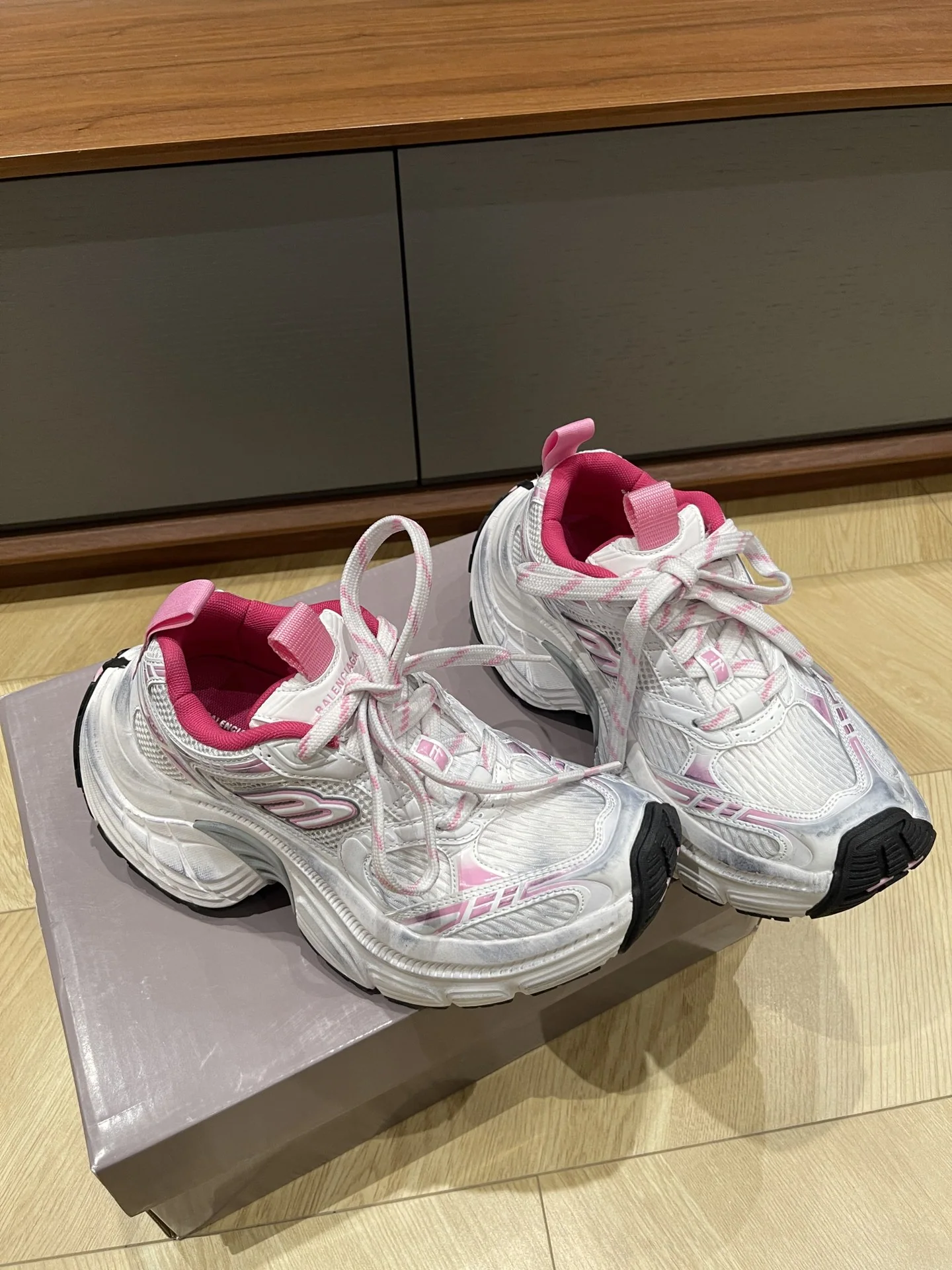 발렌시아가 6 XL 남성 신발 상세 이미지 2