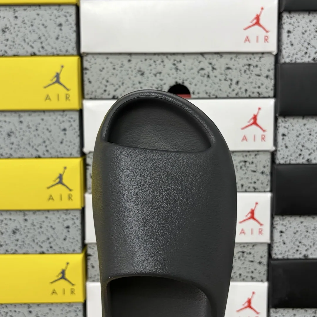 아디다스 [LW] 이지 슬라이드 HQ6448 200616 Adidas Yeezy Slide Onyx 상세 이미지 5