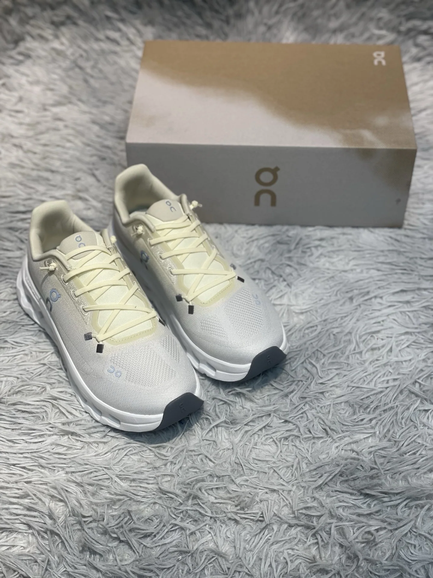 ON 온클라우드 틸트 오프로드 유니섹스 신발 상세 이미지 2