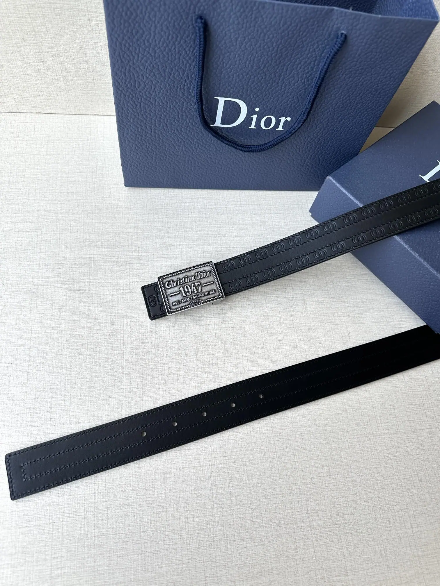 디올 리버시블 엠보싱 CD 로고 벨트 상세 이미지 9