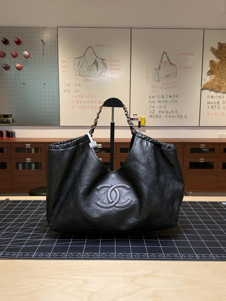 샤넬 더블 C 풀레더 토트백 AS6475