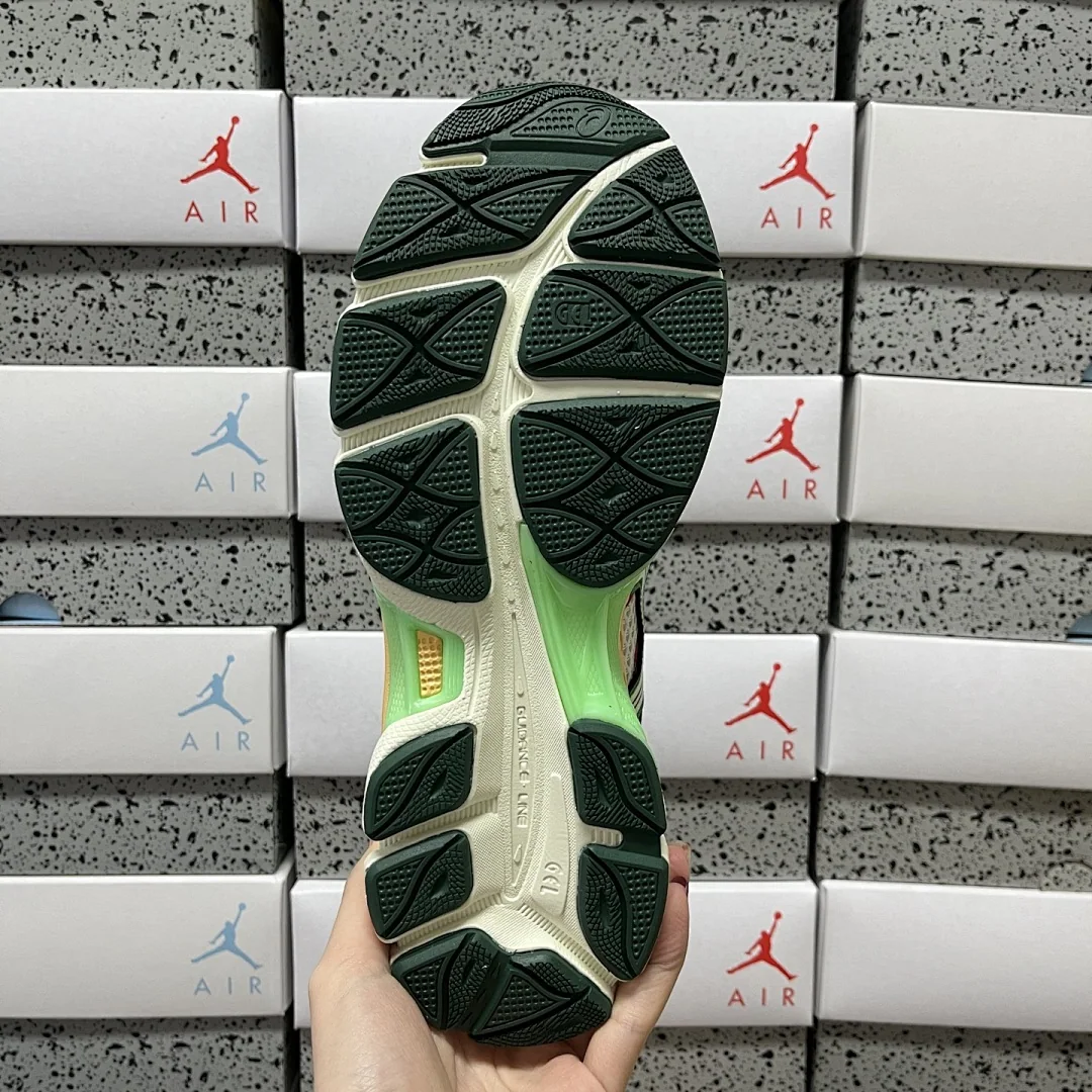 아식스 [TOP] 젤 큐뮬러스 16 1203A763-100 200300 Asics Gel-Cumulus 16 Green Cream Ivory 상세 이미지 6