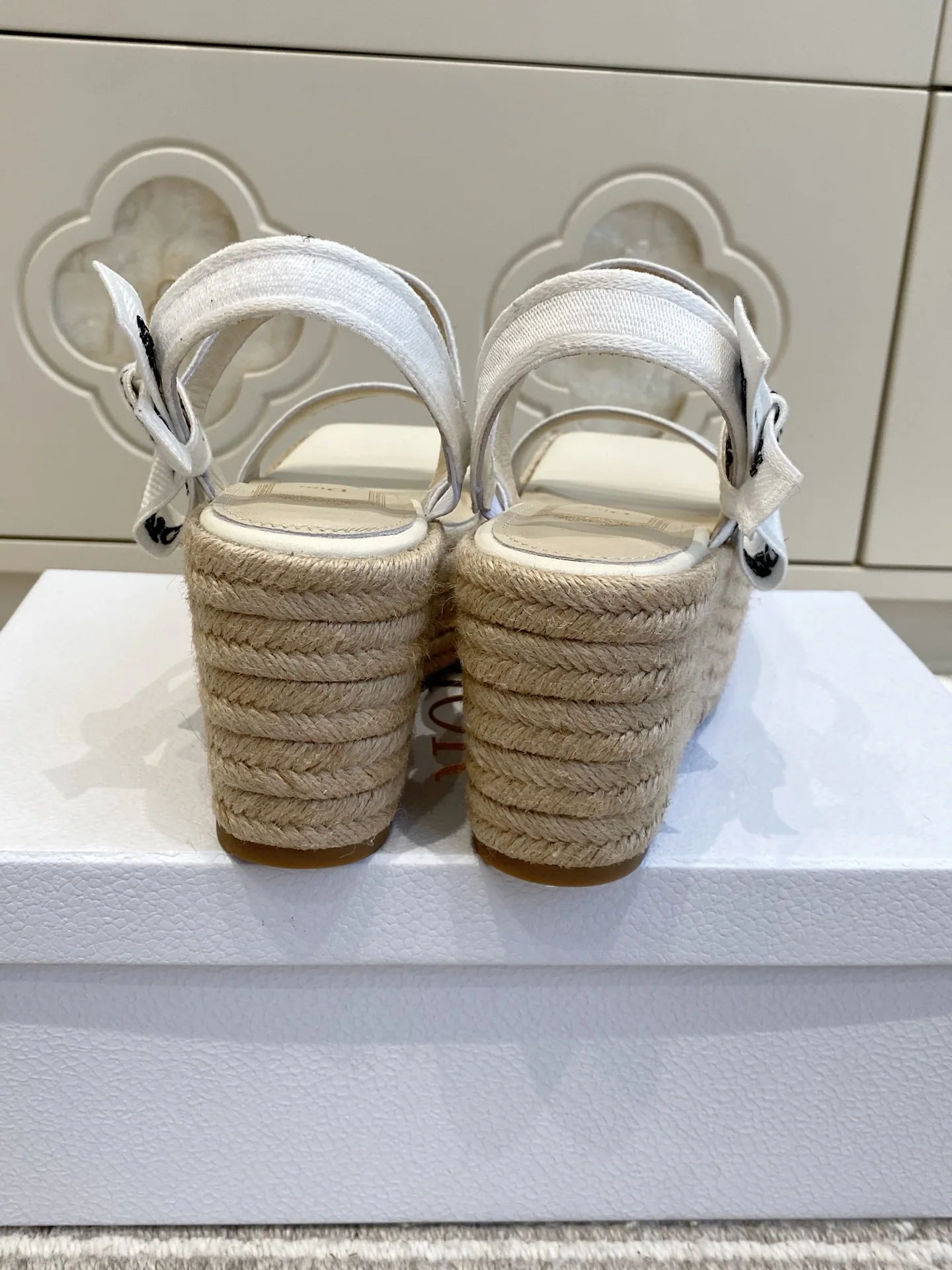 디올 더블 스트랩 웨지 힐 샌들 상세 이미지 8
