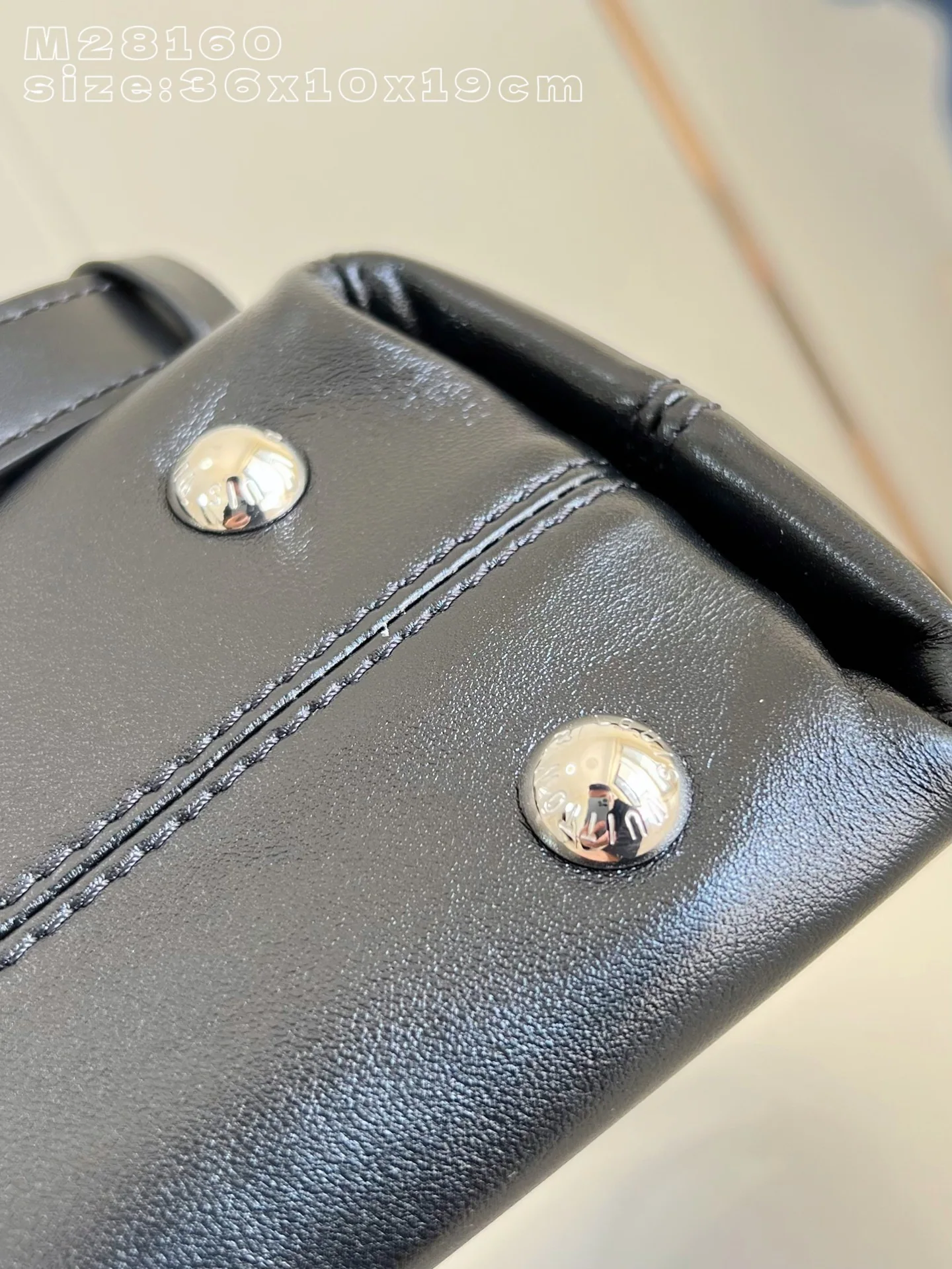 루이비통 Vibe 캐리올 가방 M28160 상세 이미지 9