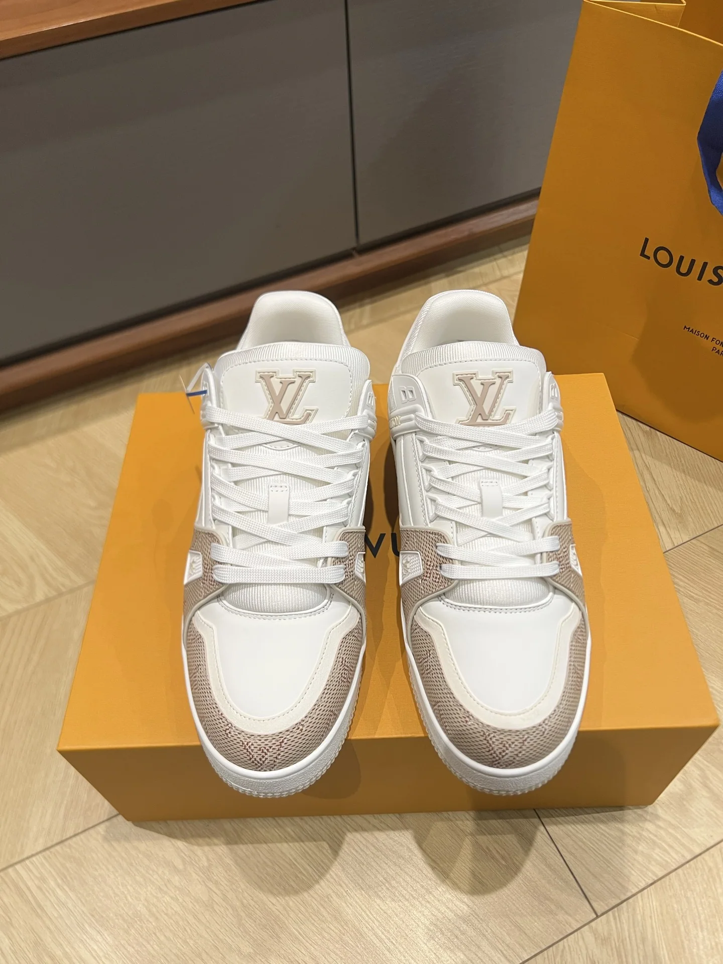루이비통 LV 26 데님 가죽 트레이너 신발 상세 이미지 1