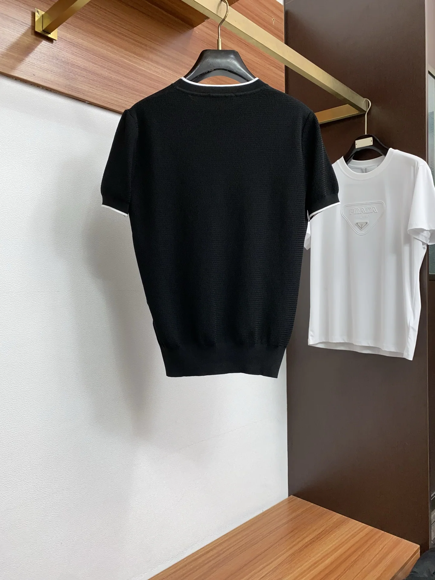 프라다 남성 심플 크루넥 반팔 티셔츠 상세 이미지 10