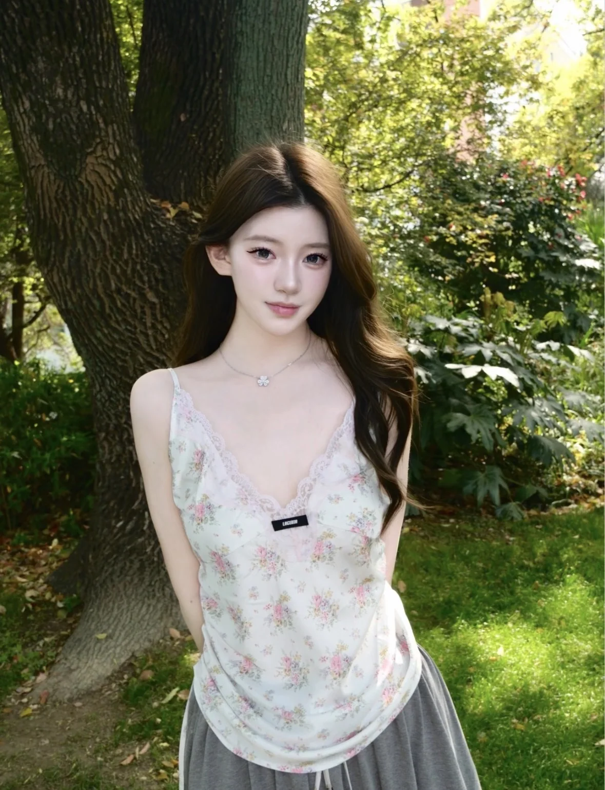 미우미우 플로럴 레이스 트림 V넥 반팔 티셔츠 상세 이미지 2