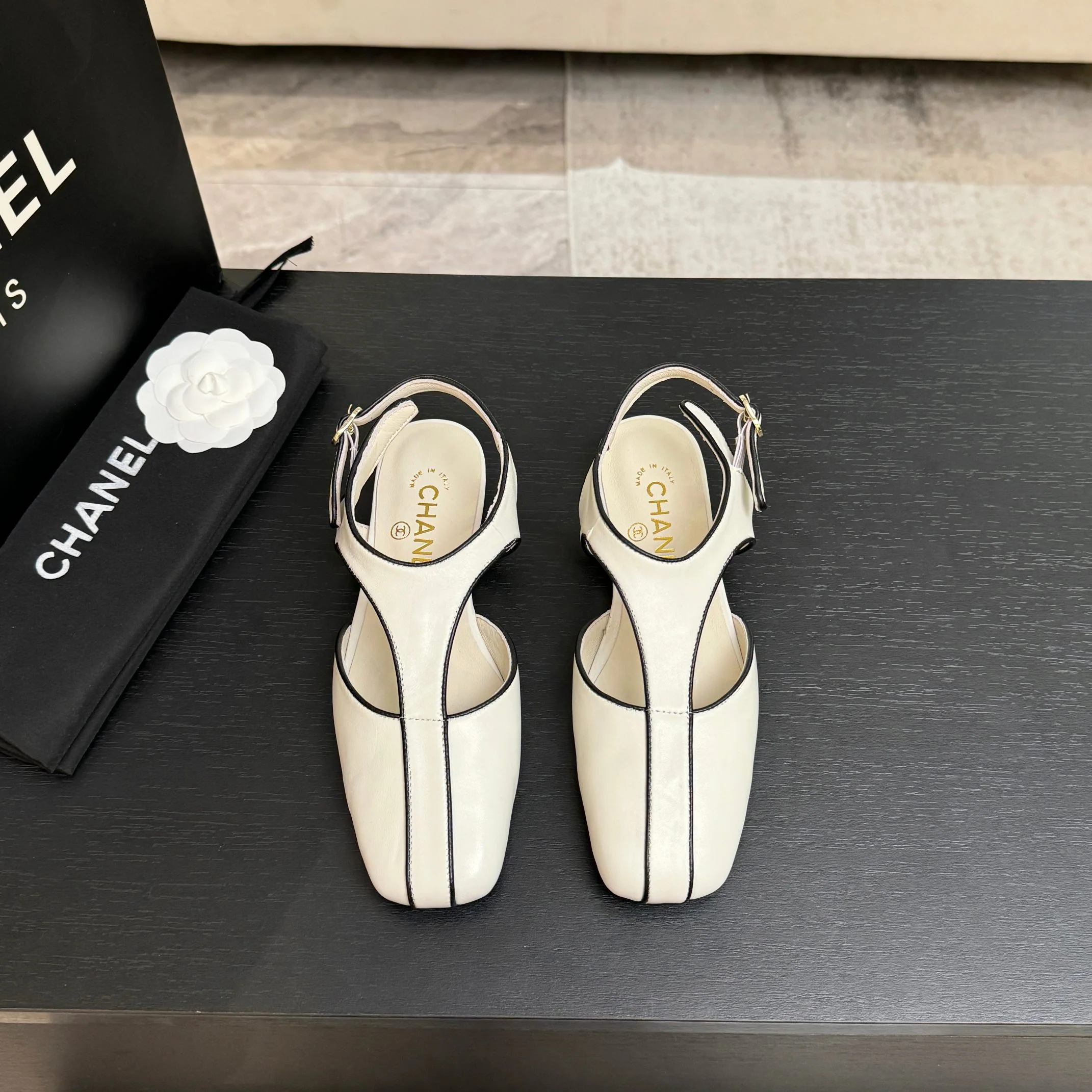 샤넬 26 C 더블 C 컬러 블록 플랫 슈즈 상세 이미지 1