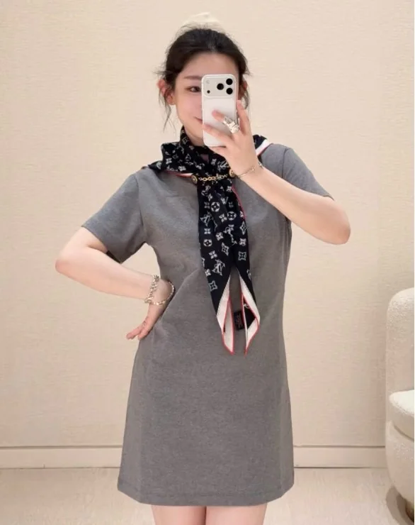 루이비통 모노그램 스카프 포인트 여성 원피스 26 SS 상세 이미지 4