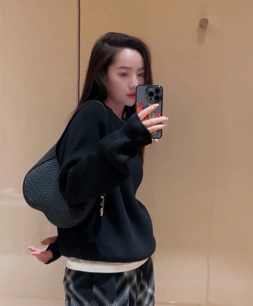 버버리 체스 그레인드 송아지가죽 숄더백 상세 이미지 5
