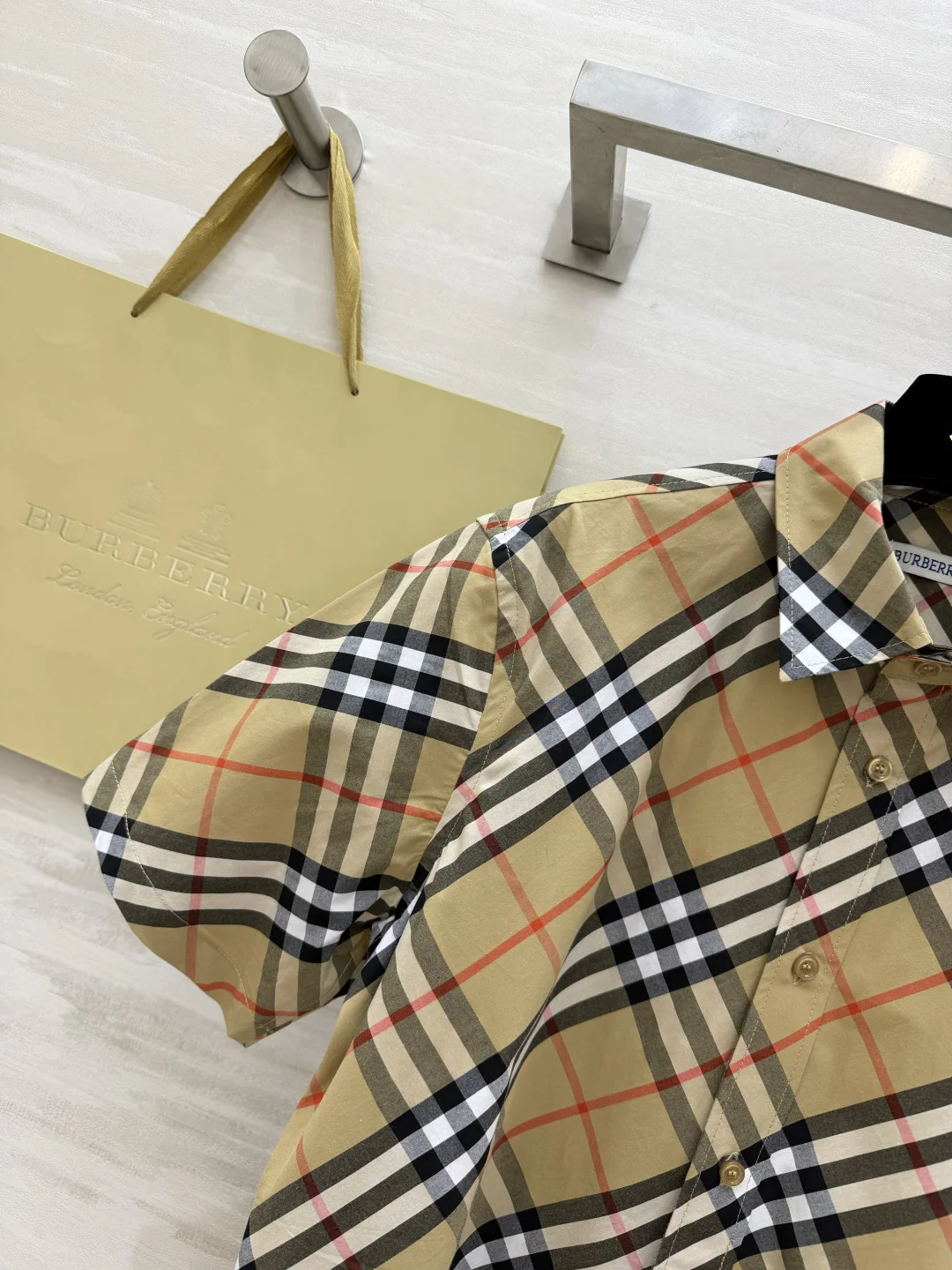 버버리 레트로 체크 여성 반팔 셔츠 상세 이미지 4