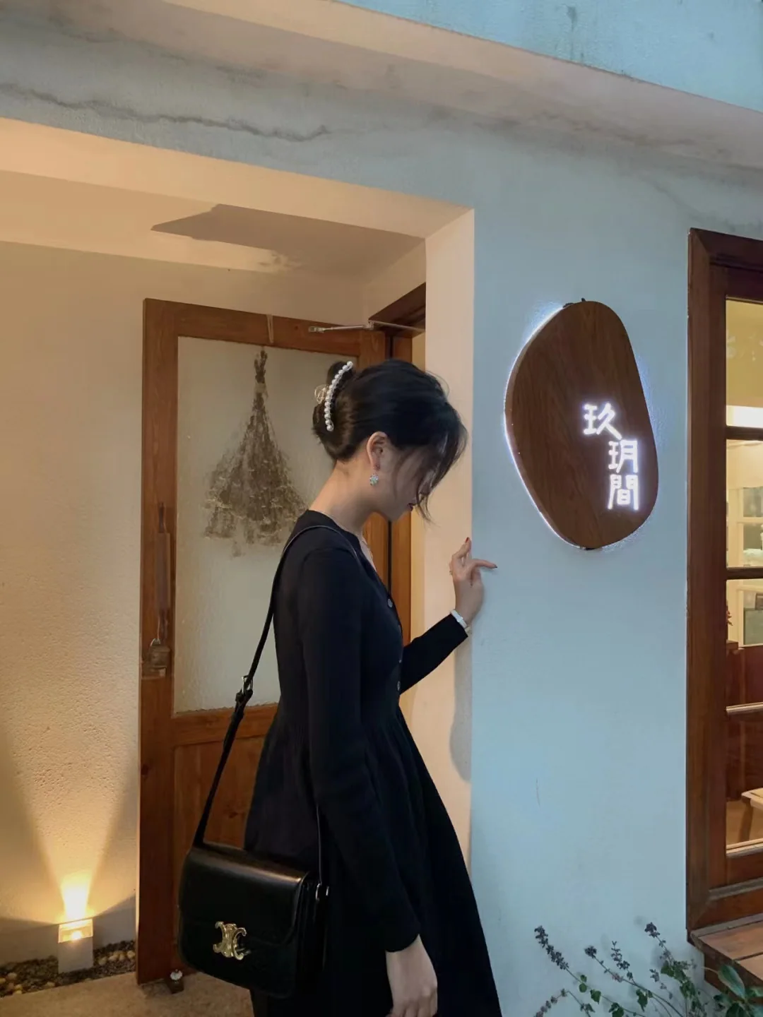 셀린느 블랙 골드 스킨 미디엄 가방 상세 이미지 1