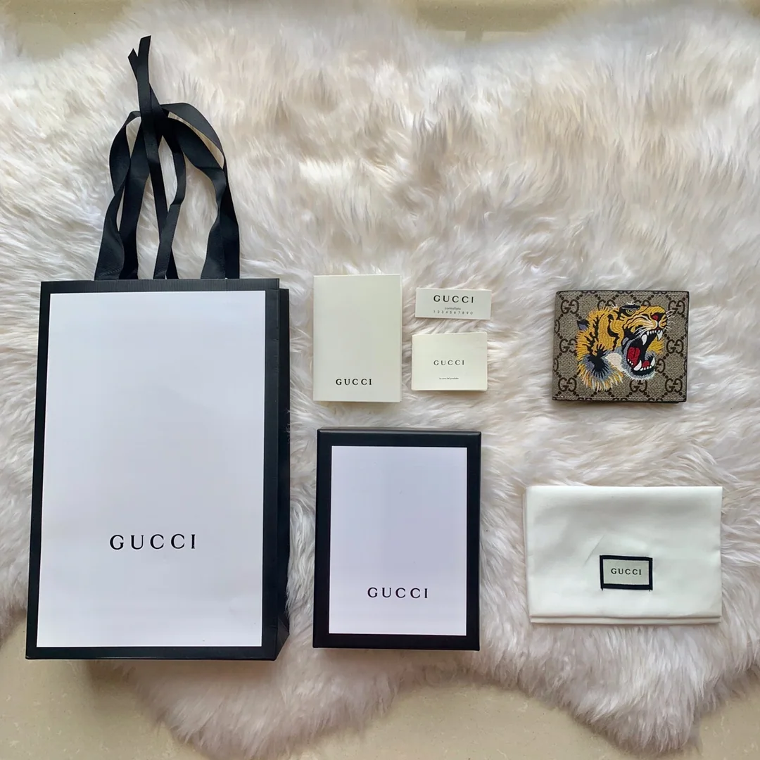 구찌 지갑 23596