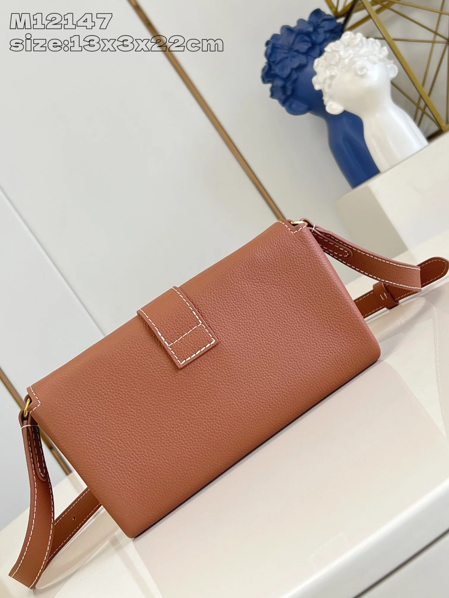루이비통 M12147 브라운 핸드백 상세 이미지 5