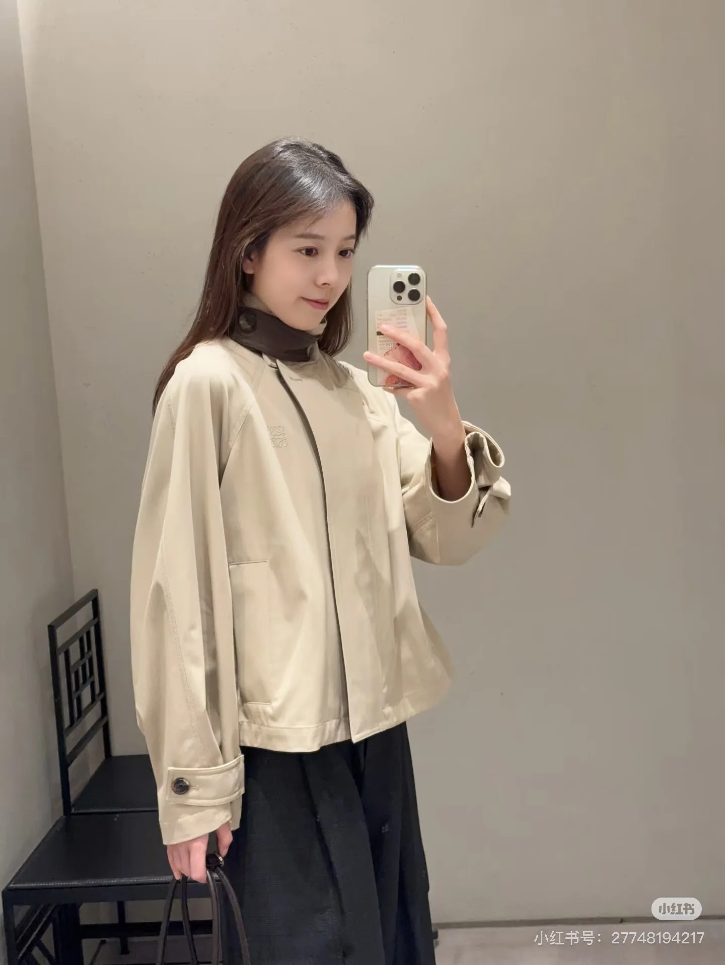 로에베 카키 블록 가죽 벨트 여성 자켓 상세 이미지 3