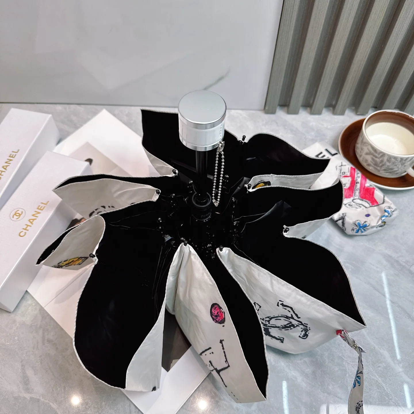 샤넬 접이식 우산 상세 이미지 5
