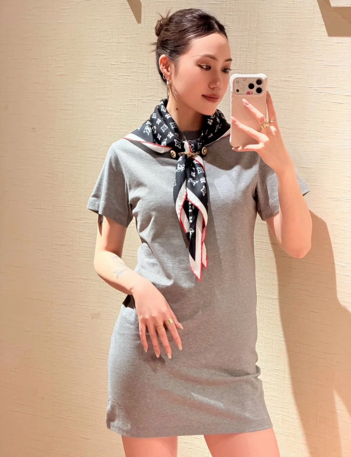 루이비통 모노그램 스카프 포인트 여성 원피스 26 SS 상세 이미지 1