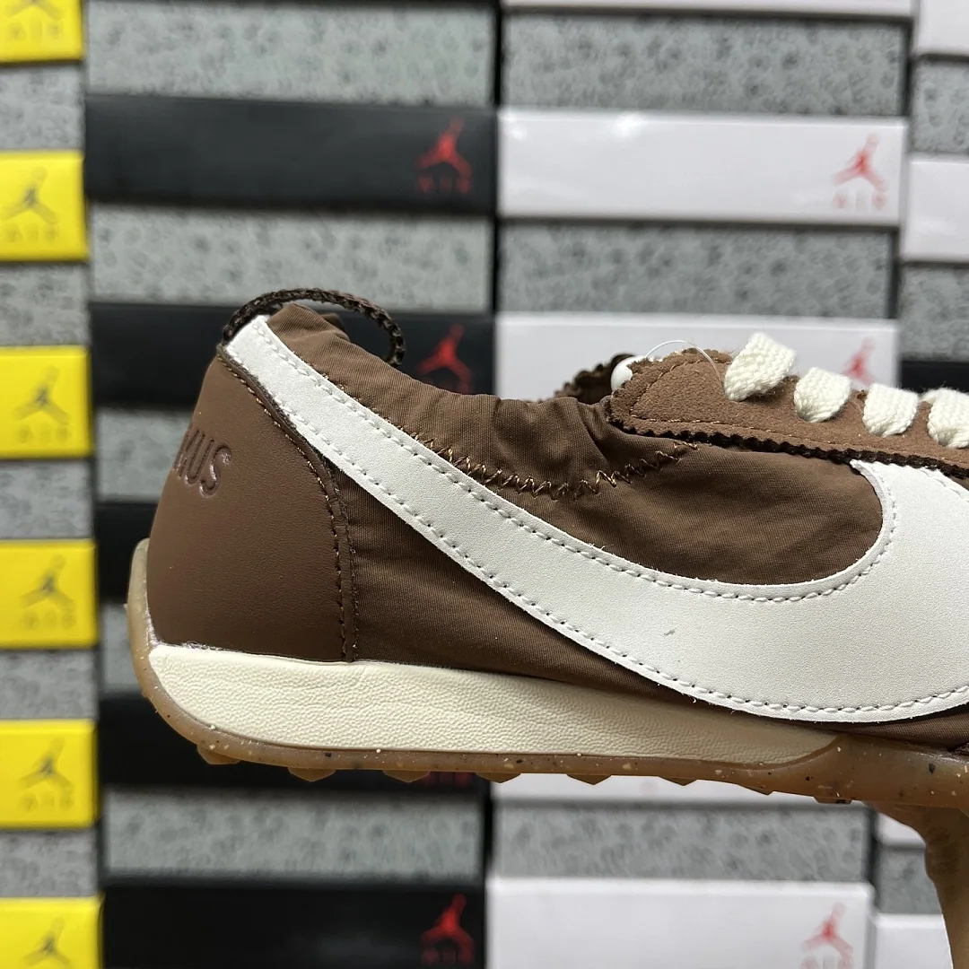 나이키 [YJ] HV8547-200 201603 Nike Moon Shoe SP Jacquemus Fauna Brown 상세 이미지 3