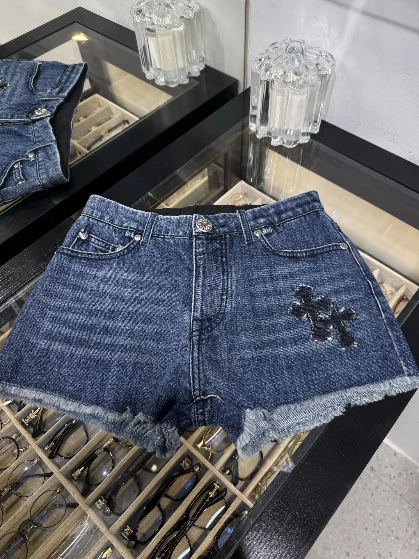 크롬하츠 크로스 트림 실버 장식 여성 반바지 상세 이미지 1