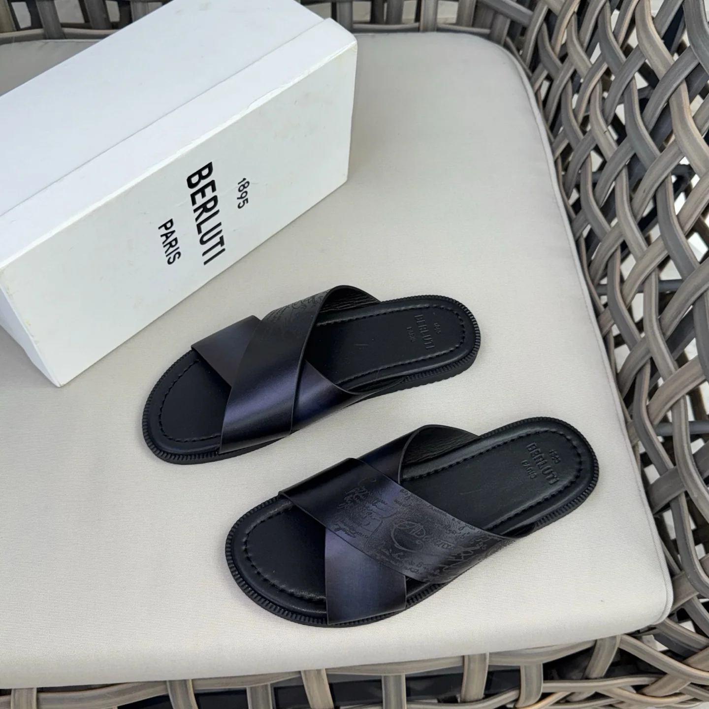 벨루티 핸드메이드 송아지가죽 샌들 상세 이미지 2