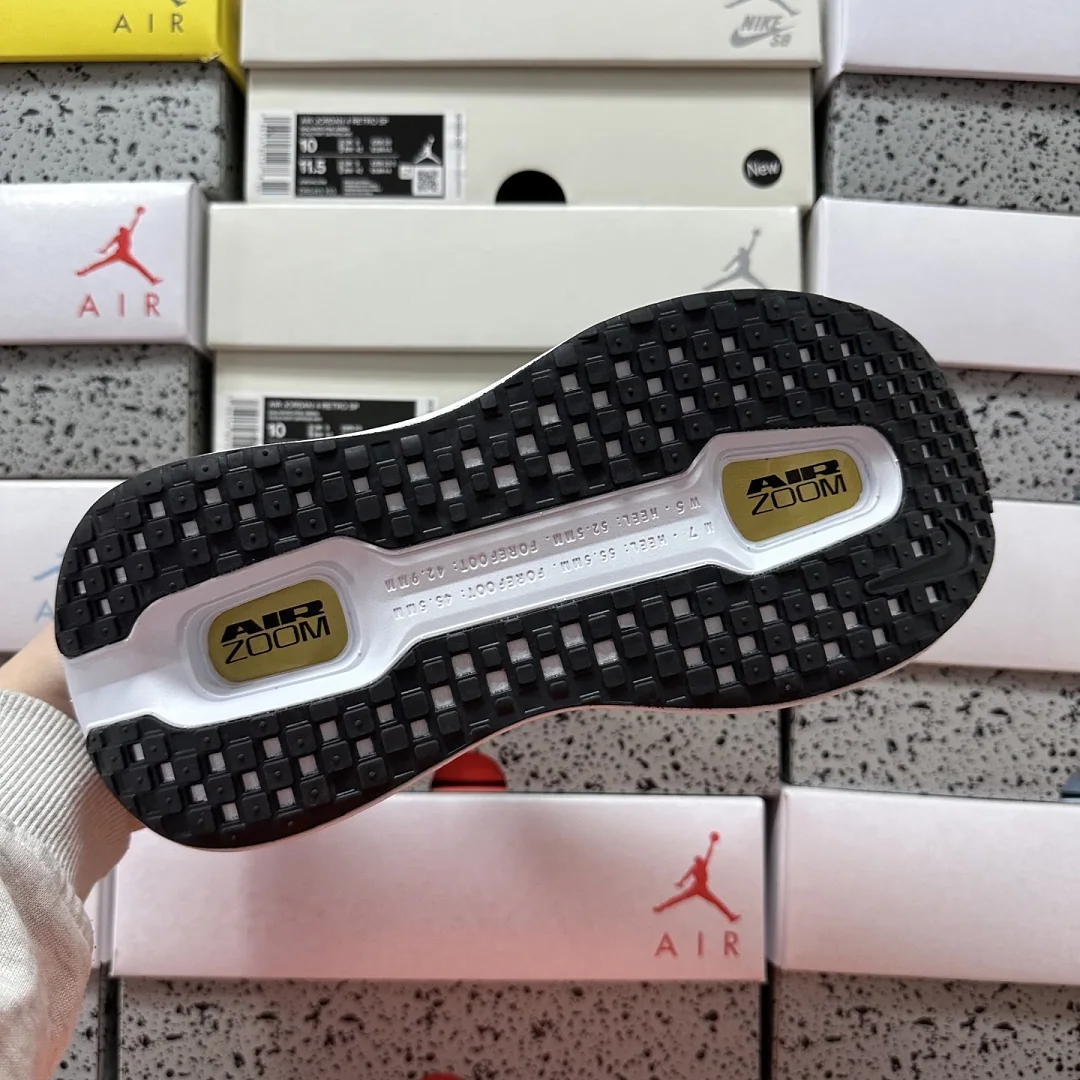 나이키 [5A] 보메로 프리미엄 블랙 골드 HQ2050-683 201627 Nike Vomero Premium 상세 이미지 5
