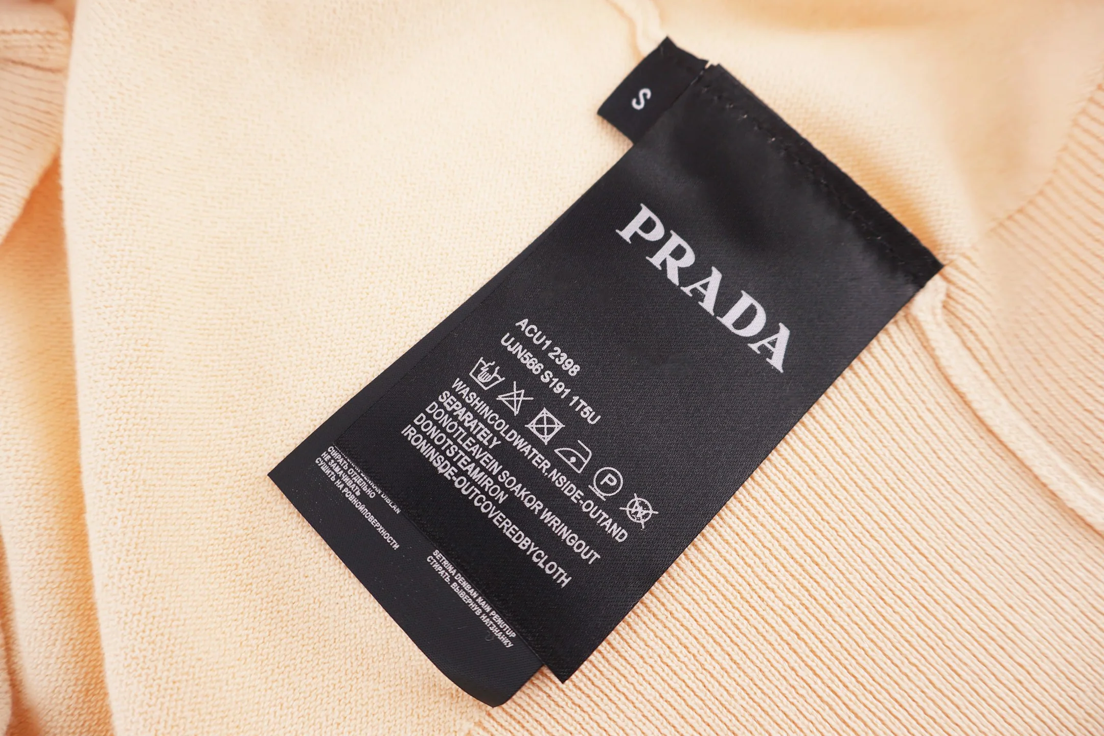 프라다 자수 로고 울 카라 반팔폴로셔츠 상세 이미지 9