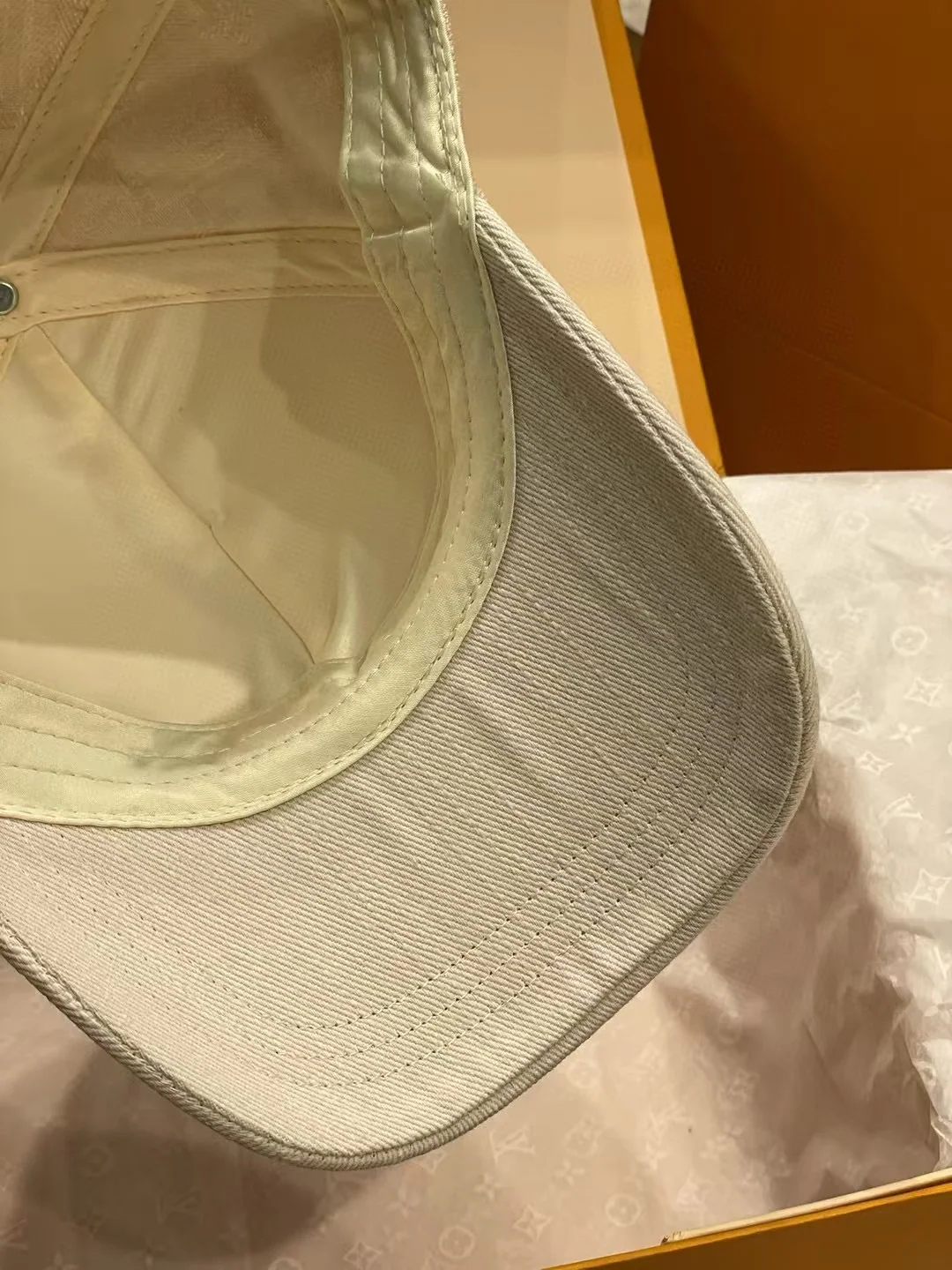 루이비통 워시드 데님 베이스볼 캡 상세 이미지 8