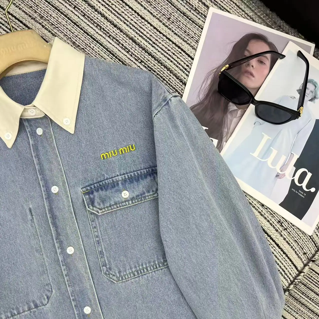 미우미우 자수 데님 셔츠 상세 이미지 6