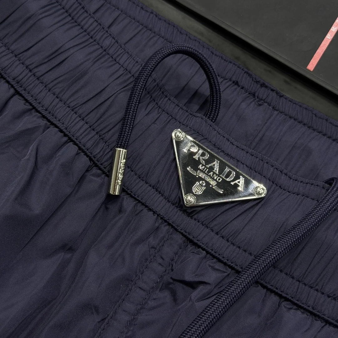 프라다 Re-Nylon 솔리드 컬러 엘라스틱 비치 반바지 41245 Prada Shorts 상세 이미지 7