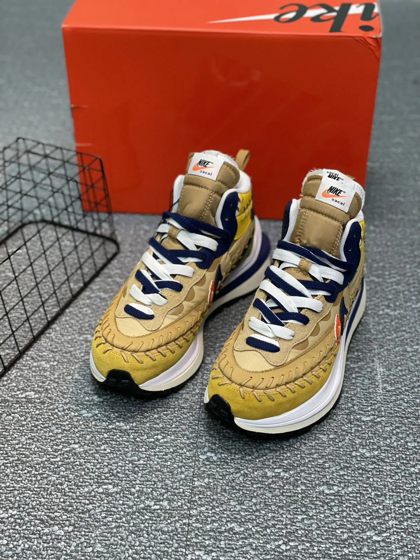 나이키 사카이 베이퍼와플 플랫폼 러닝화 DH9186-200 상세 이미지 3