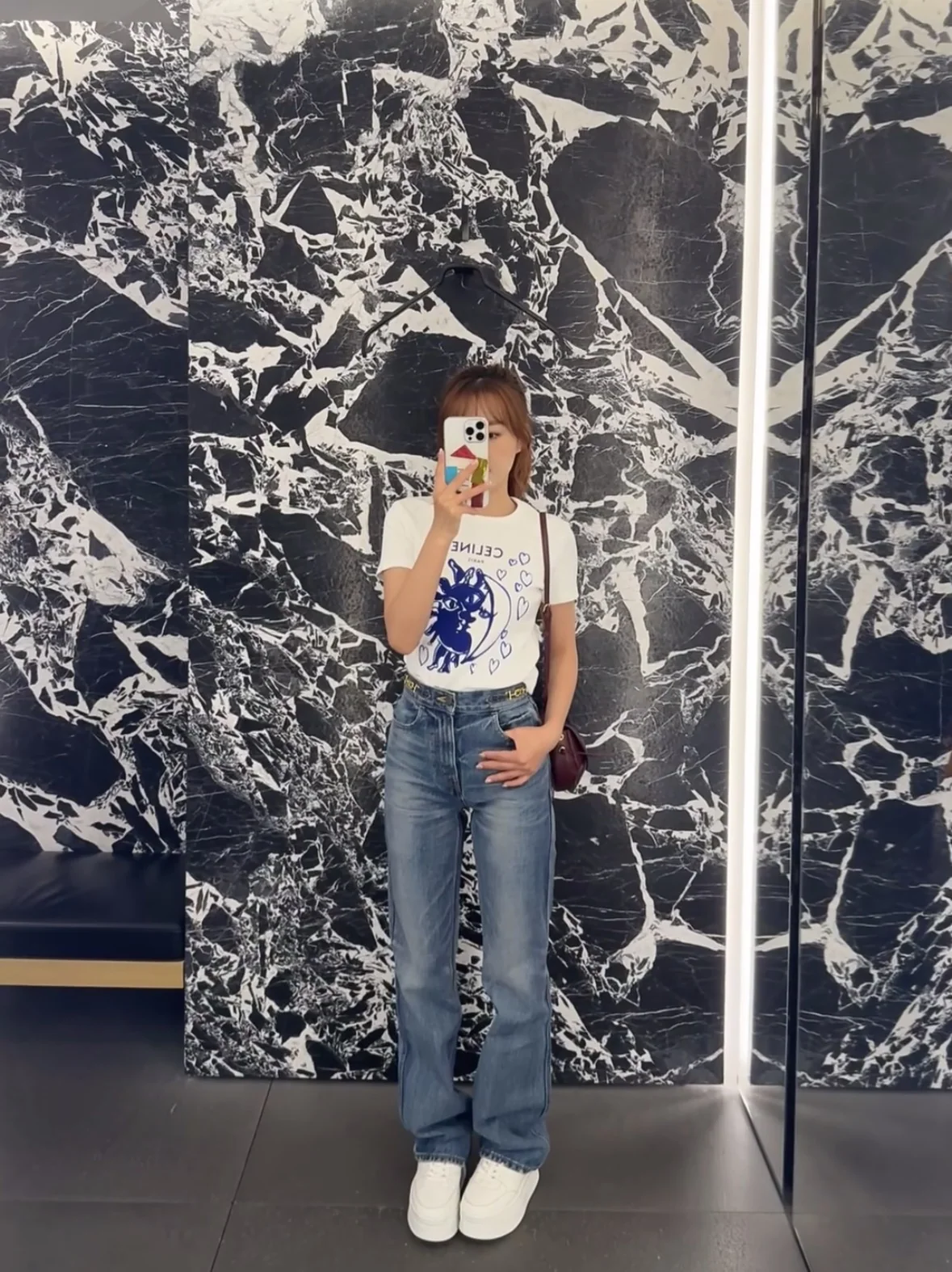 셀린느 그래피티 프린트 크루넥 반팔 티셔츠 상세 이미지 6