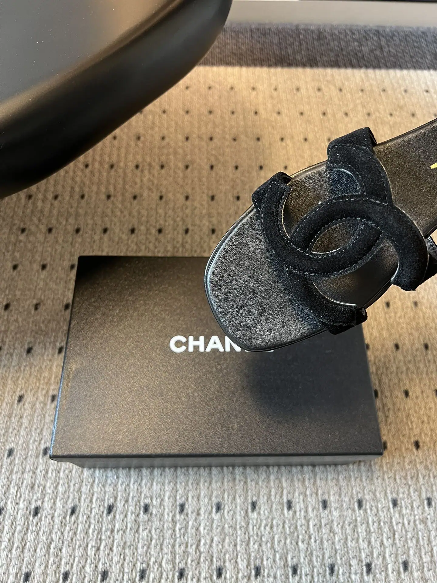 샤넬 뉴 클래식 더블 C 로고 샌들 상세 이미지 7