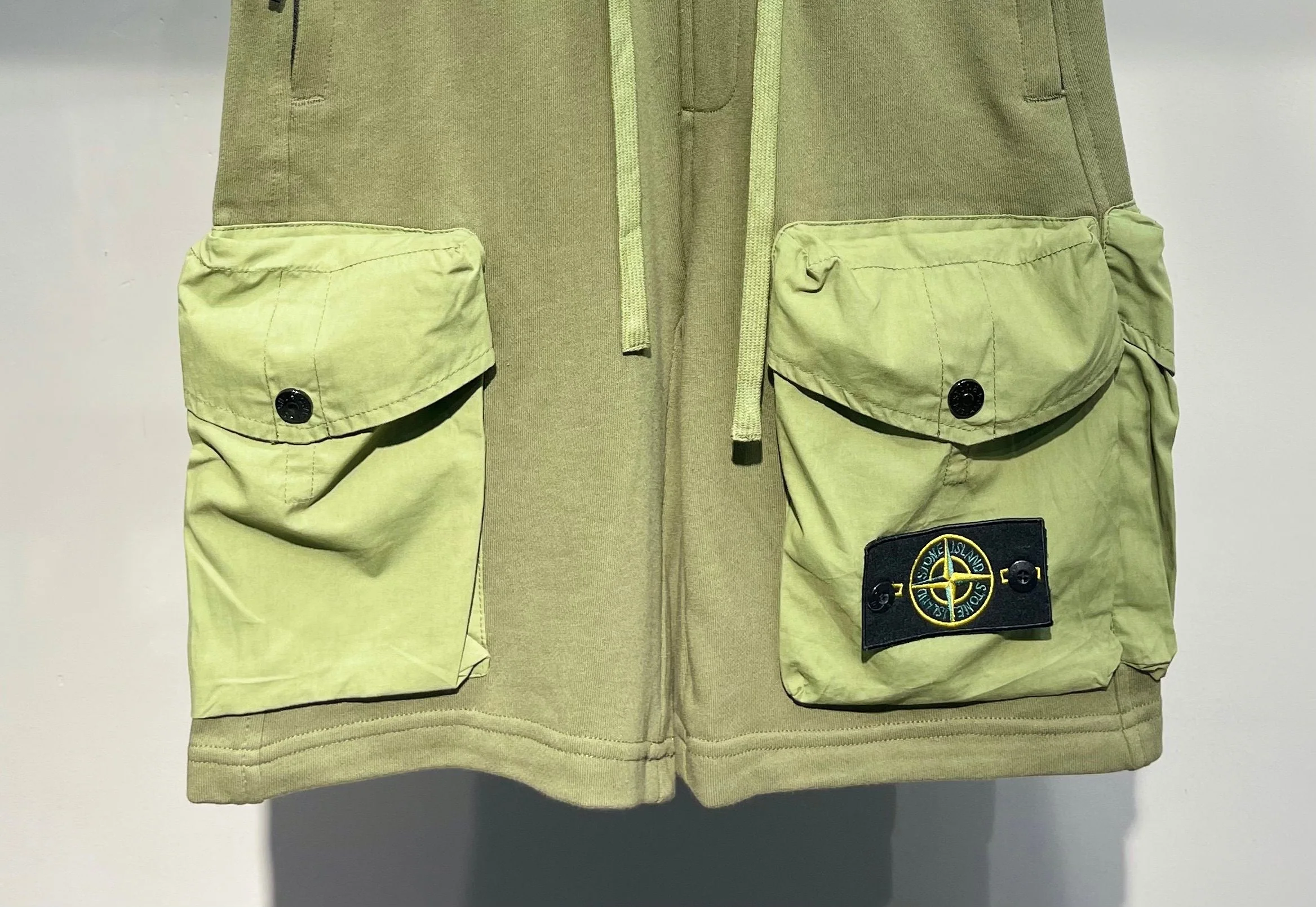 스톤아일랜드 남성 반바지 25SS 51332 Stone Island Shorts 상세 이미지 4