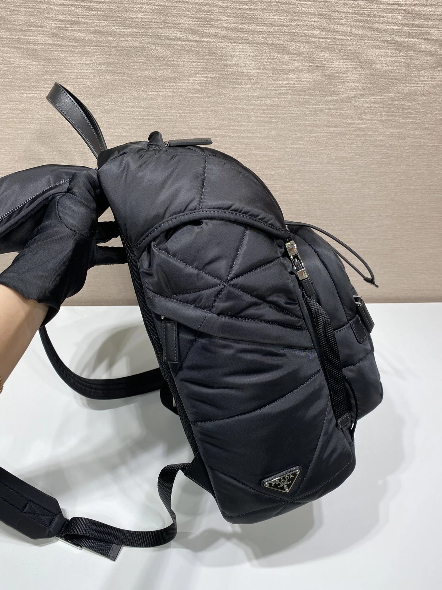 프라다 다이아몬드 패턴 나일론 백팩 2VZ135 상세 이미지 7