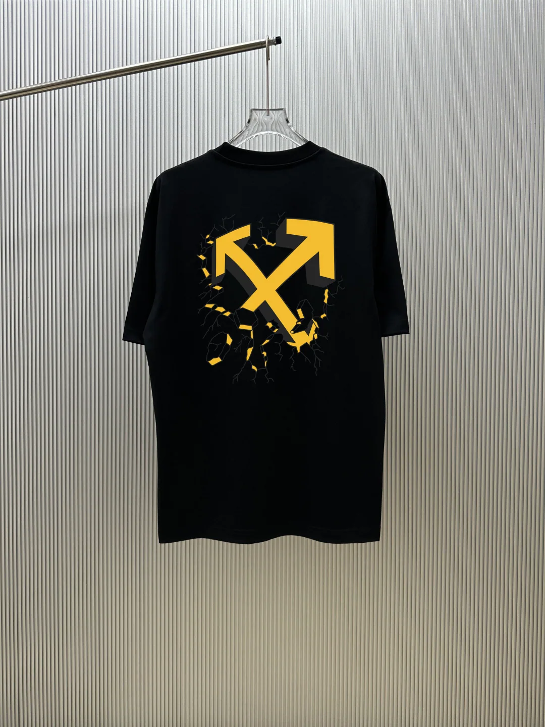 오프화이트 남성 반팔 티셔츠 상세 이미지 2