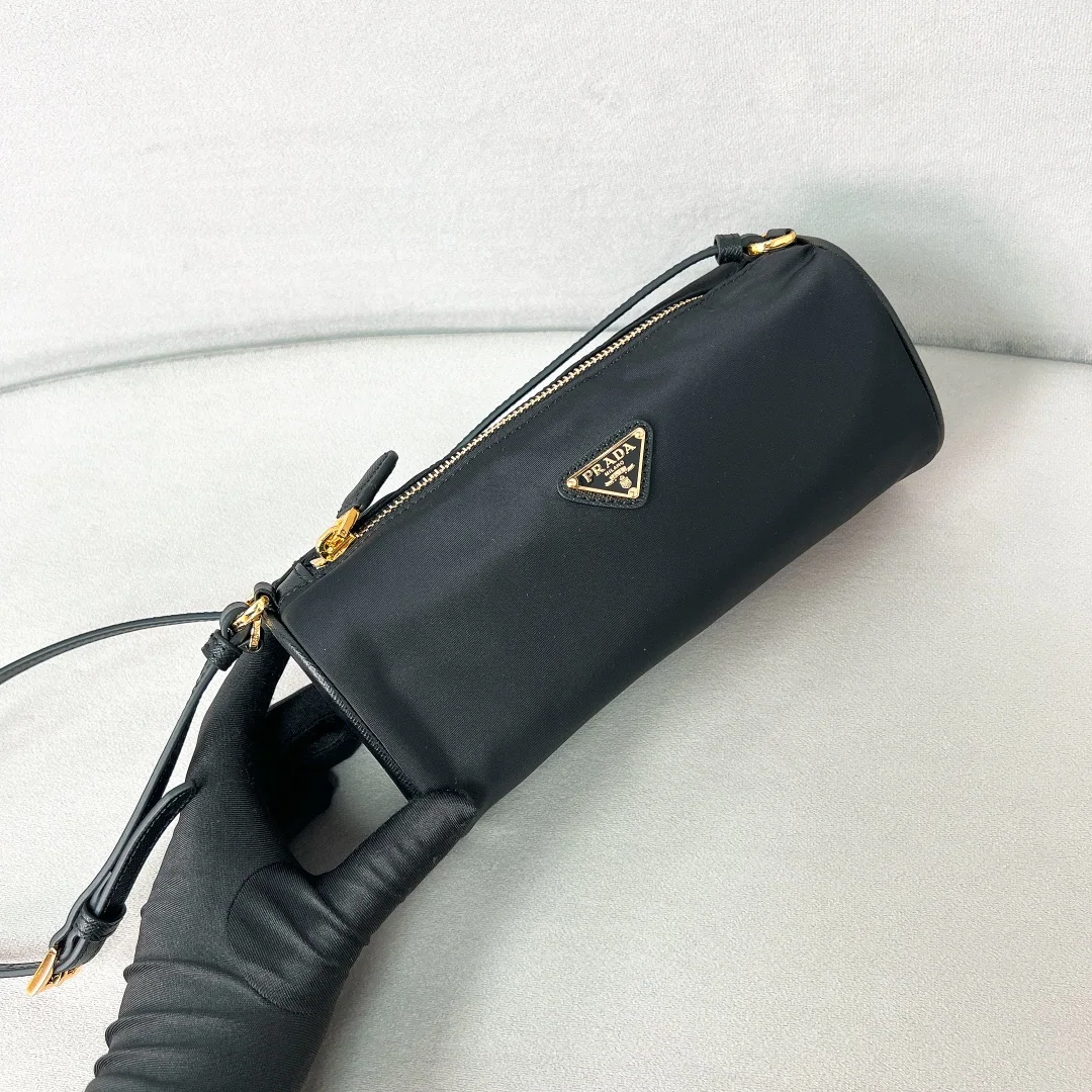 프라다 나일론 호보 바게트 백 1NE058 상세 이미지 2