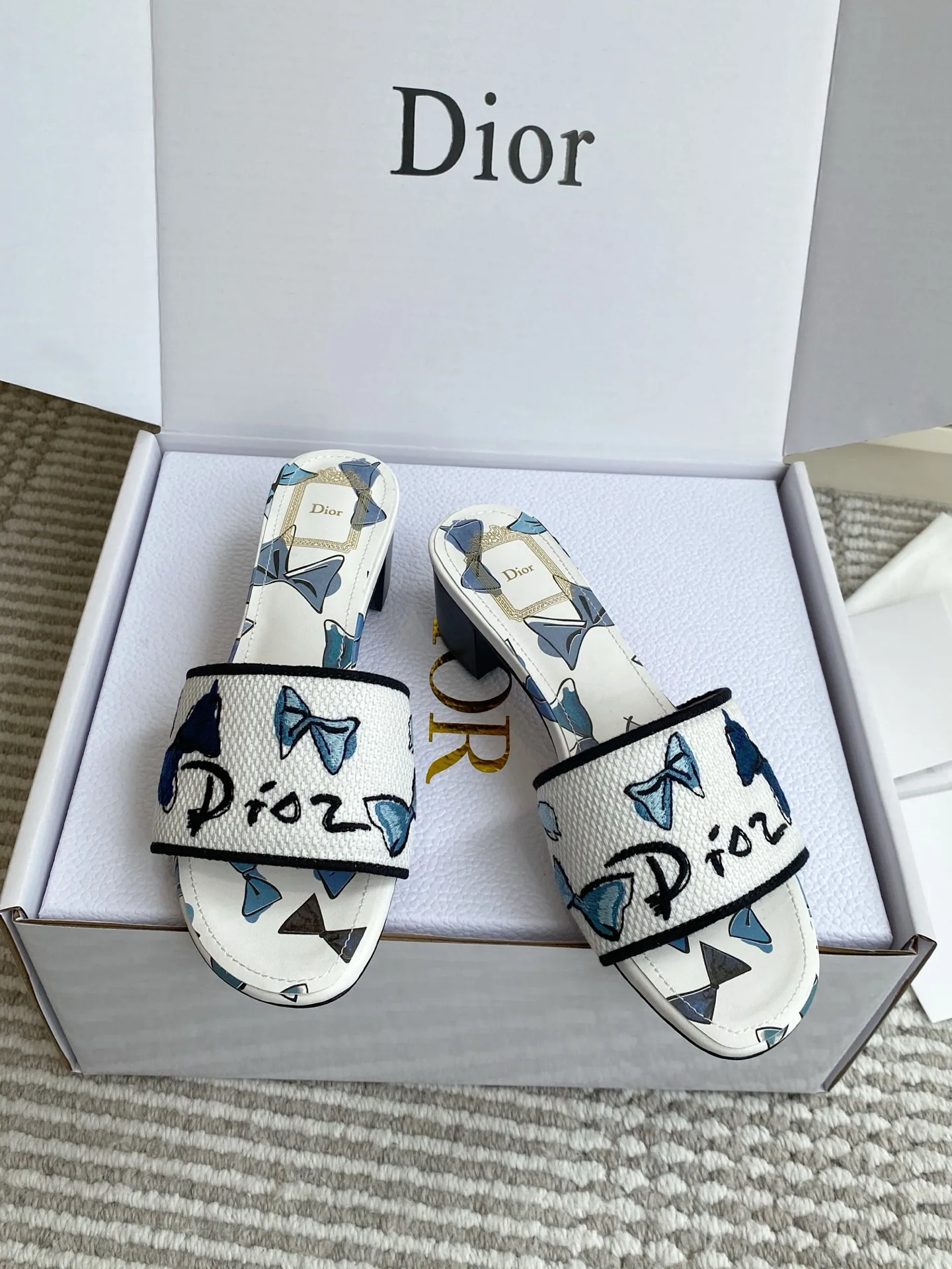 디올 DWAY 면 스트랩 샌들 상세 이미지 3