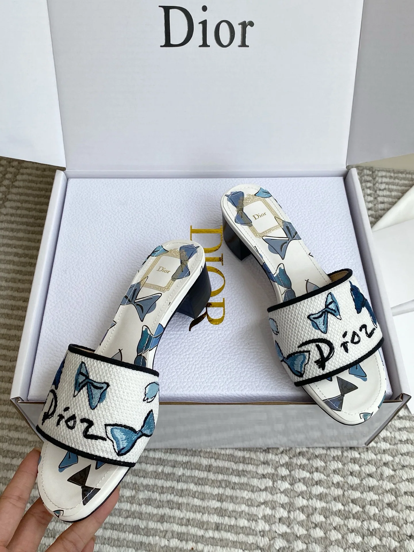 디올 DWAY 면 스트랩 샌들 상세 이미지 2