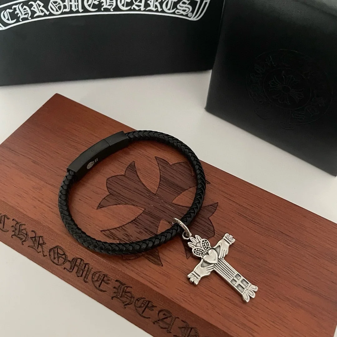 크롬하츠 크로스 펜던트 가죽 코드 팔찌 상세 이미지 3