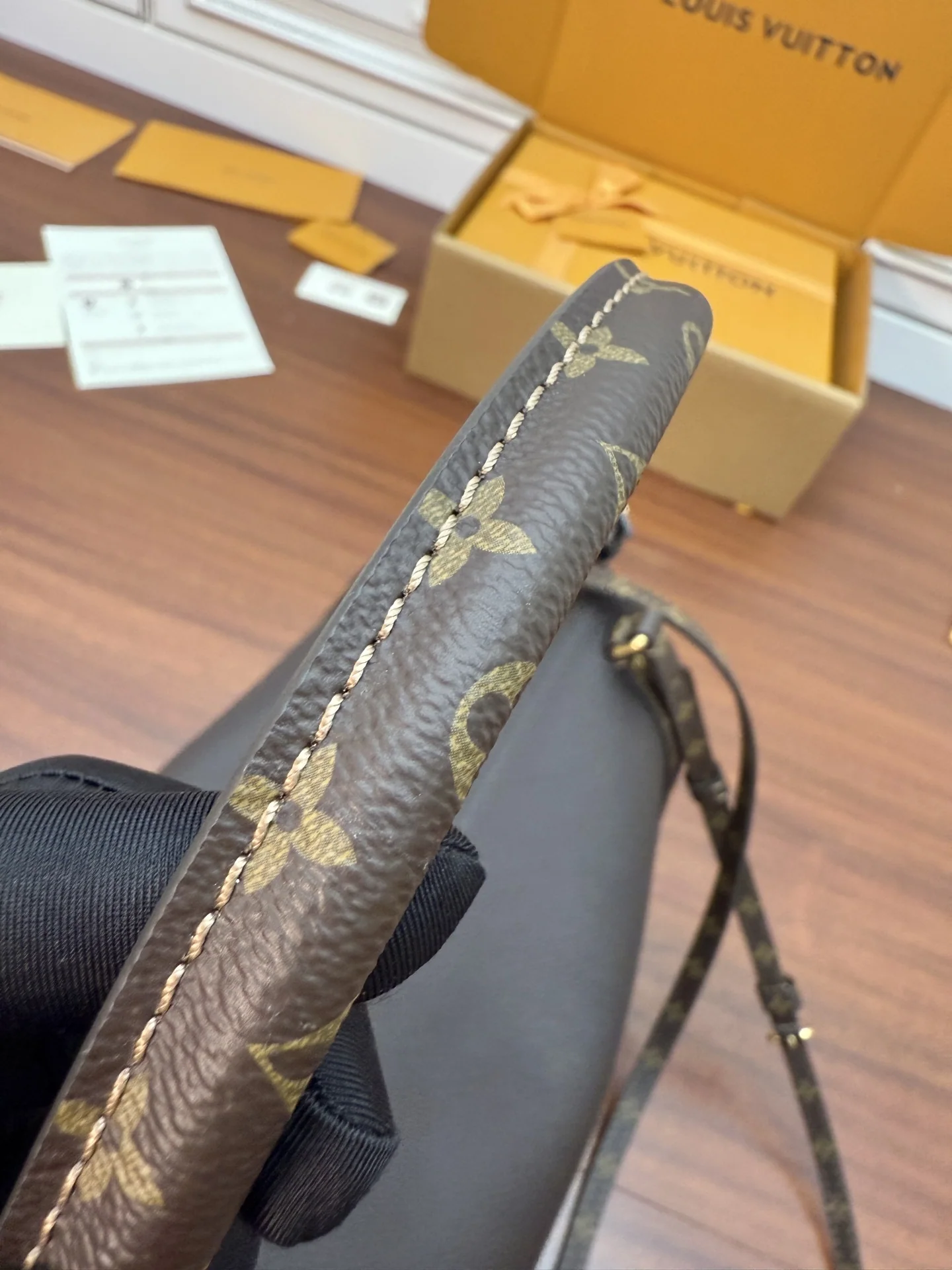루이비통 M26397 가방 상세 이미지 8