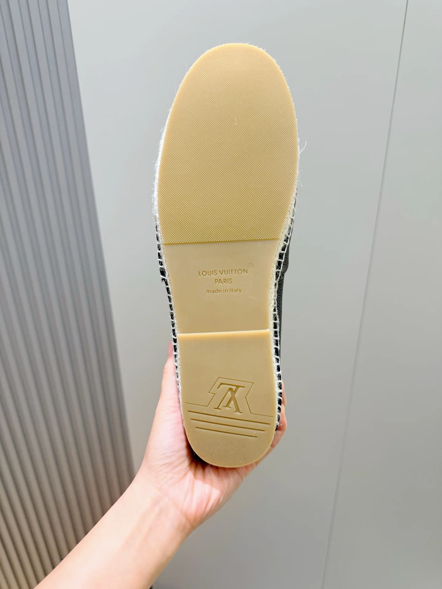 루이비통 이탈리안 스웨이드 피셔맨 신발 상세 이미지 9
